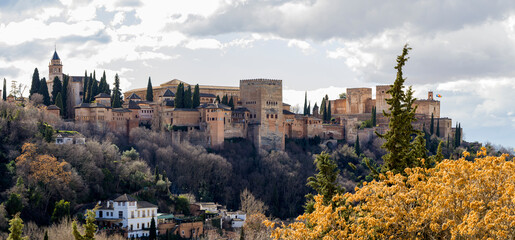Vista panoramica de la Alhambra de Granada desde el Albaic&iacute;n.