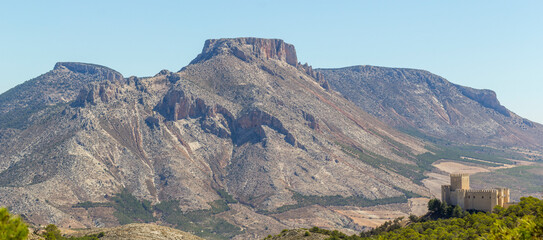 Vista panor&aacute;mica detallada de la Muela de Montalviche, en t&eacute;rmino municipal de V&eacute;lez Blanco, Almer&iacute;a. Andaluc&iacute;a.