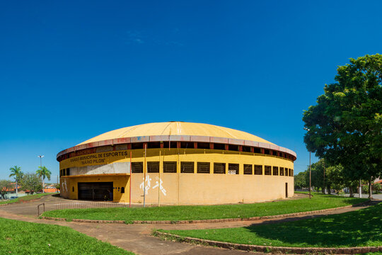 
"Vivencie a Energia do Esporte: Gin&aacute;sio Municipal de Esportes M&aacute;rio Pilon, o Cora&ccedil;&atilde;o da Atividade F&iacute;sica e da Comunidade em Cerquilho, SP."