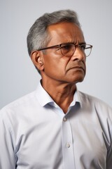 Obraz premium Senior Indian businessman thinking and sad Middle-aged senior businessman who is irritated and is considering bankruptcy or making a difficult decision.