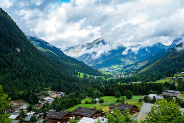 Fototapeta na wymiar Relaxer sur les montagnes pendant les vacances- Chatel- France