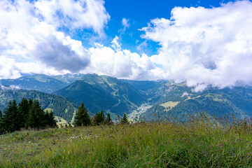 Jolies Montagnes en été -magnifique pour se promener et passer les vacances- Chatel- France