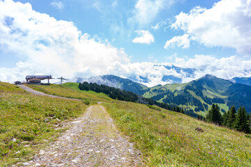 Jolies Montagnes en été -magnifique pour se promener et passer les vacances- Chatel- France