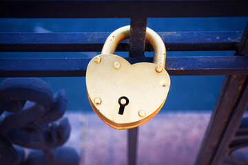 A heart shaped lock connected to other locks near Westminster bridge, Big Ben defocused