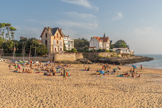 Plage du Bureau au soleil couchant, &agrave; Saint-Palais-sur-Mer, Charente-Maritime