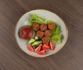 Falafel with tomatoes, cucumbers and ketchup