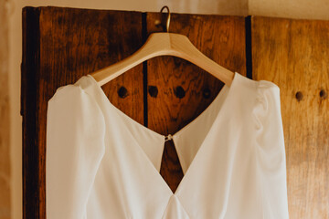 la robe de mariée suspendue