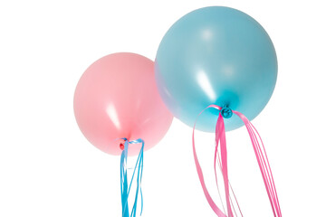 zwei freigestellte Luftballons in blau und rosa schweben in der Luft auf transparentem Hintergrund