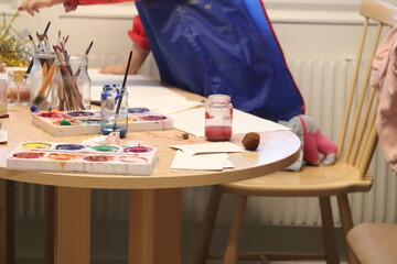 children with brushes. Children paint with paint.