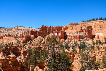 Fototapeta na wymiar Views from Queens Garden Trail at Bryce Canyon National Park.