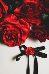 Bow with roses