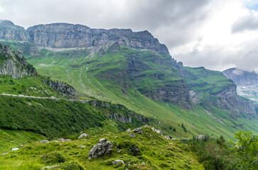 Fototapeta na wymiar Les montagnes des alpes en Suisse