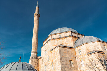 Fototapeta na wymiar The Sinan Pasha Mosque is an Ottoman mosque in the city of Prizren, Kosovo.