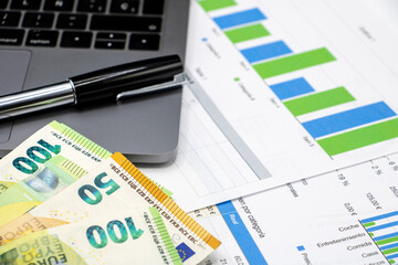 Obraz premium Calculator on finance graphs and euro bills