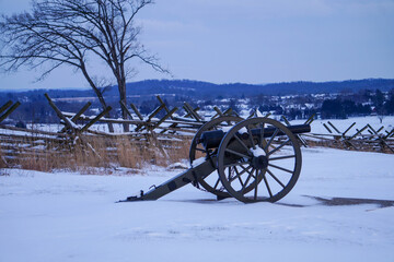 Civil War Cannon in the Snow - obrazy, fototapety, plakaty