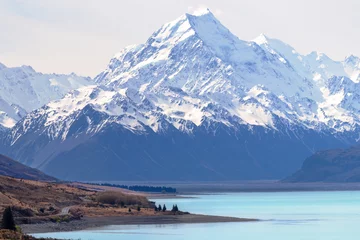 Cercles muraux Aoraki/Mount Cook  Snow capped Mount Cook and Southern Alps over Lake Pukaki, New Zealand