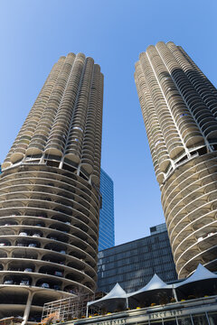 View of the landmark twin towers Marina City building complex on the Chicago River in downtown Chicago, USA