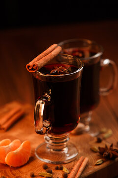 Mulled wine. Gl&uuml;hwein.