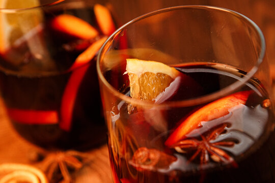 Mulled wine. Gl&uuml;hwein.