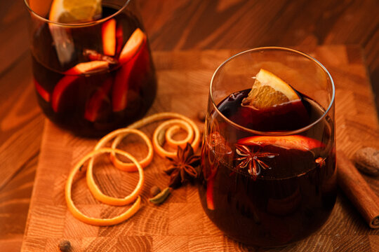 Mulled wine. Gl&uuml;hwein.