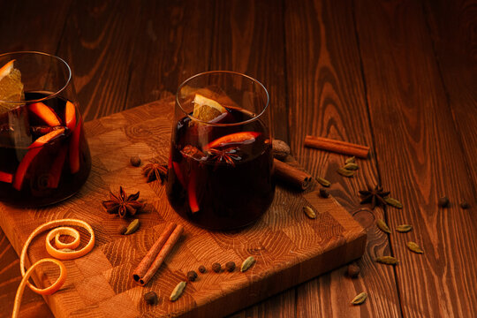 Mulled wine. Gl&uuml;hwein.