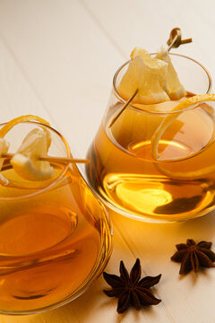 Mulled wine. Gl&uuml;hwein.
