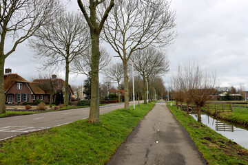Fototapeta na wymiar Bicycle path and road at Middelweg in Moordrecht