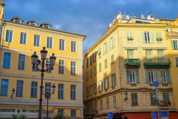 Fototapeta premium Nice, France, 02/13/2024: The architecture of the old town in Nice boasts a blend of Italian style with French motifs, characterized by colorful houses and narrow streets.
