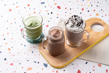 Sculpture, cake, cafe, cheese, chocolate, carrot, macaron,  lemon, grapefruit,   yogurt, blueberry, citron, strawberry, frappe, Oreo, chocolate, green tea, vanilla, latte, hazelnut, 