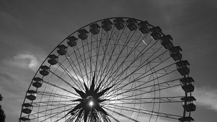 Fototapeta premium Night view of a Ferris Wheel in Nice, France