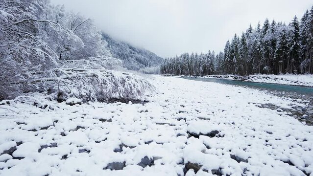 Fluss Schnee Stein Kam senkt sich