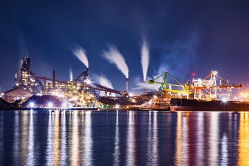 名古屋市、名古屋港9号地南堤から眺める日本製鉄名古屋製鉄所の夜景