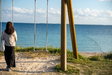 海とブランコ