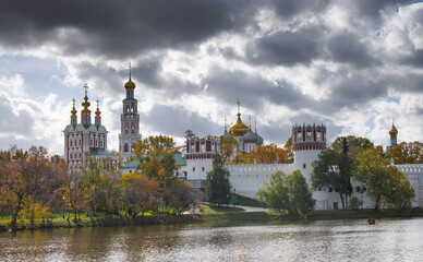 Obraz premium Novodevichiy convent. Autumn day. Moscow. Russia