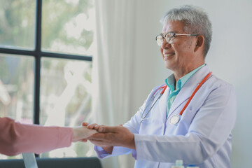 The doctor is giving advice and recommending health care methods to the patient in a friendly way, The doctor and the patient are discussing the process of future treatment.