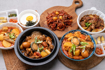 Steamed chicken, chicken stew, earthen pot, Korean food, side dishes, chicken feet, stir-fried, steamed