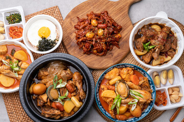 Steamed chicken, chicken stew, earthen pot, Korean food, side dishes, chicken feet, stir-fried, steamed