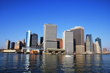  New York City, Manhattan skyline from East River waterfront in New York City, United States.