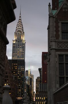 picture of the empire state building in New York City