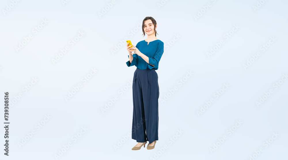 Aufkleber スマホを使う白人女性の全身写真（切り抜き背景透過pngも販売しております。作成者リンクから「png」で検索してください）