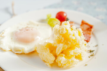 アメリカの朝食　バター載せグリッツ
