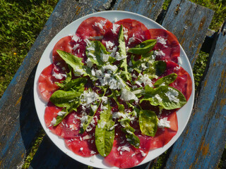 Rindfleisch Bresaola mit Rucola und Parmesan