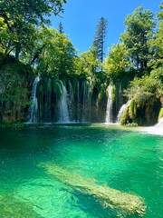 Magnifique chutes d'eau turquoise 