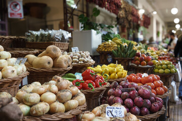 Gemüsestand in der Markthalle Mercado dos Lavradores in Funchal auf der Insel Madeira
