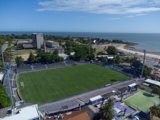 Vista aerea de dron del estadio Luis Franzini de Defensor Sporting Club en Montevideo, Uruguay