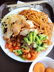 Chinese noodles with rice and lots of chicken