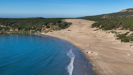 vista aérea de la bonita playa de Bolonia en el municipio de Tarifa, Andalucía	