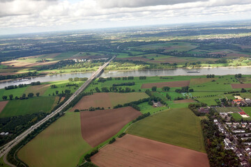 Flughafenbrücke der Autobahn A44 über den Rhein - 739570926