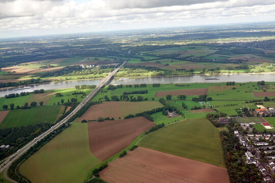Flughafenbr&uuml;cke der Autobahn A44 &uuml;ber den Rhein