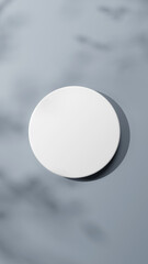 グレーの背景に白い円柱の台座。木の葉の影。3D（俯瞰）（縦長）